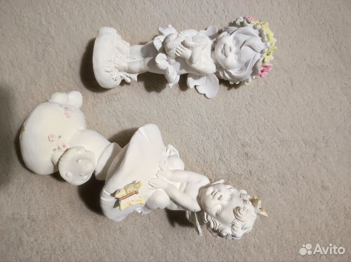 Фигурки девочки и мальчика декоративные