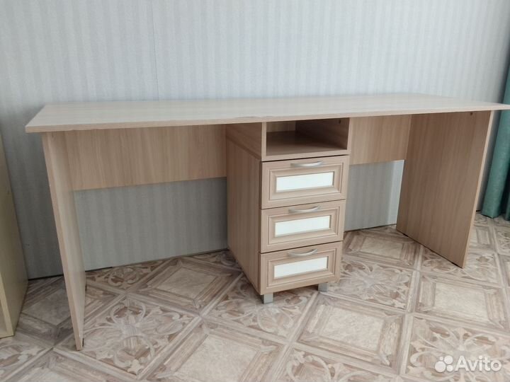 Письменный стол