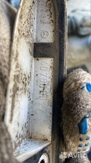 Планка крышки багажника W140