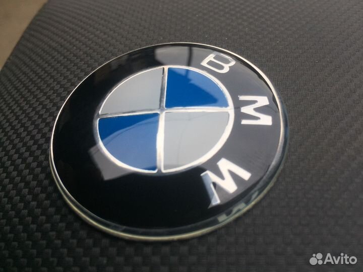 Знак в руль BMW
