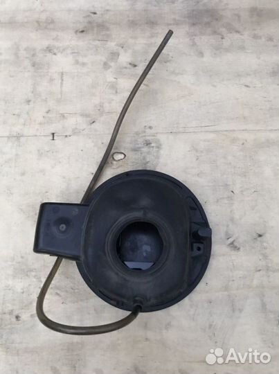 Лючок бензобака Passat B7 седан