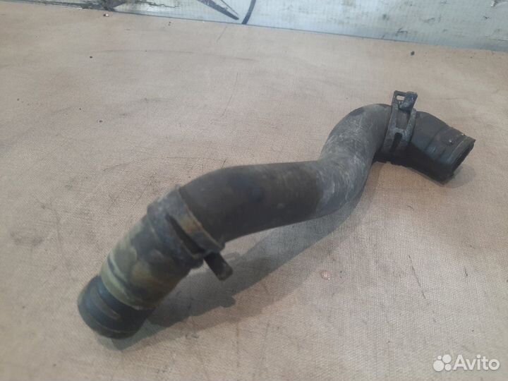 Патрубок системы охлаждения Mercedes Gla180 X156