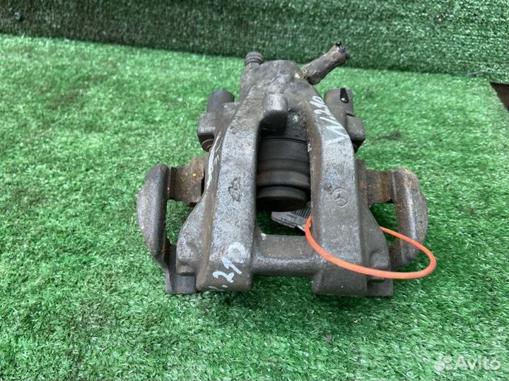 Тормозной суппорт задний левый Mercedes-Benz E