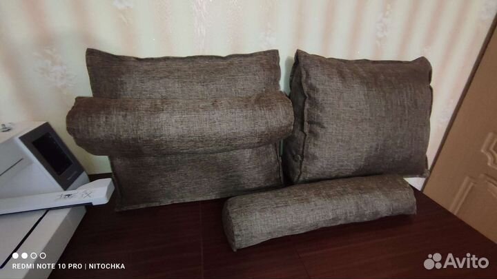 Подушки- треугольники с валиками