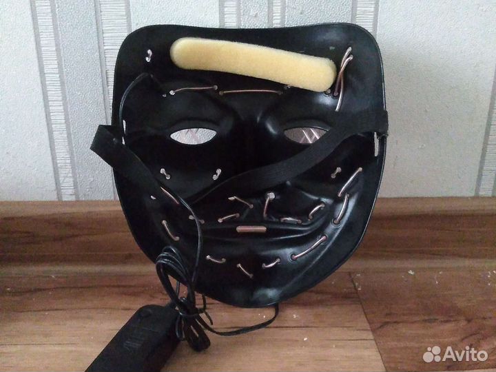 Маска анонимуса светящаяся