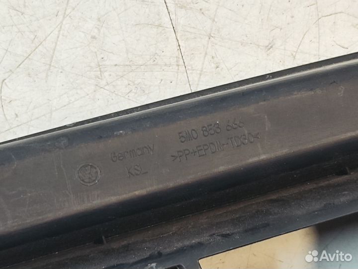 Заглушка бампера правая Volkswagen Golf Plus