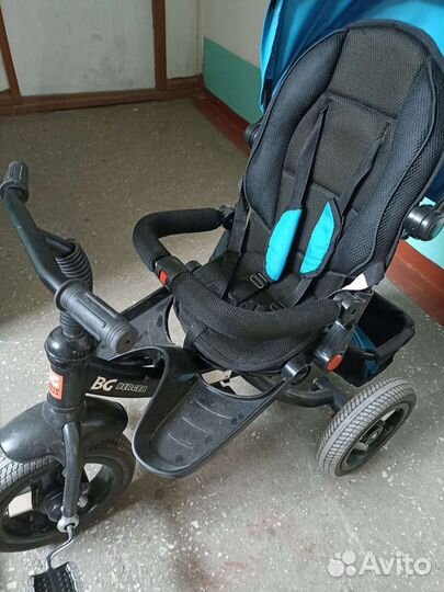 Трехколесный велосипед с поворотным сиденьем