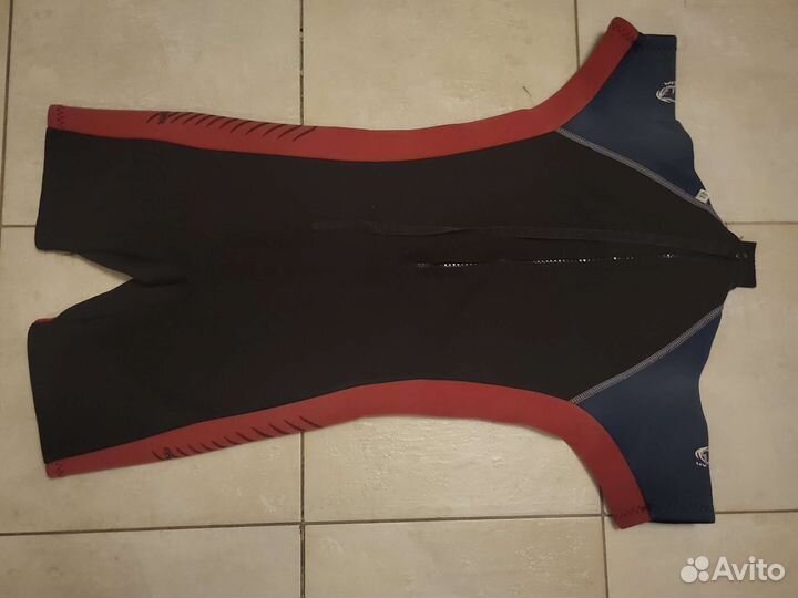 Гидрокостюм 10-12лет + босоножки и майка бесплатно