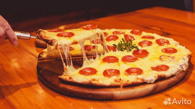 Повар пиццамейкер