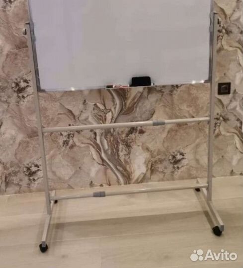 Подставка для доски на колесах