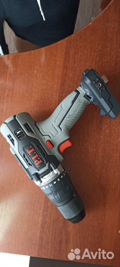 Ударная дрель шуруповерт