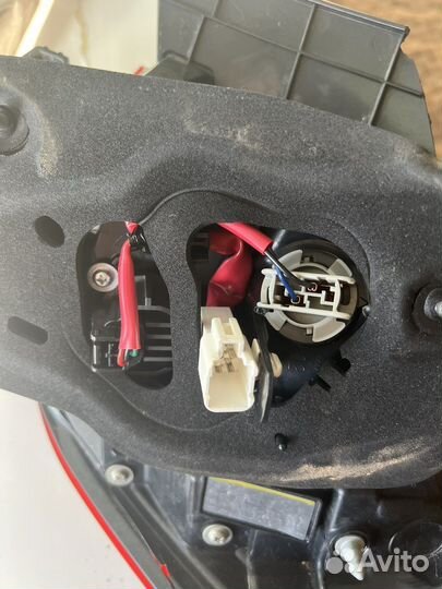 Задняя левая фара на vitz