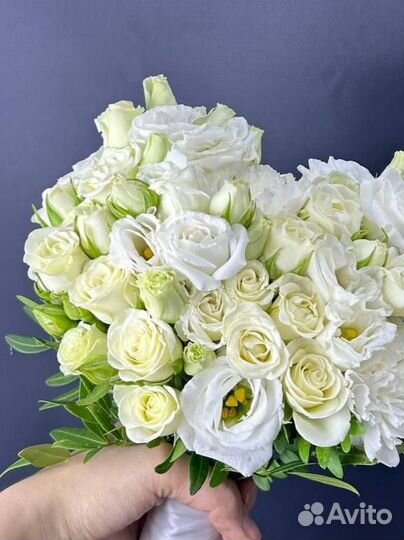 Букет невесты лицевой в белой гамме