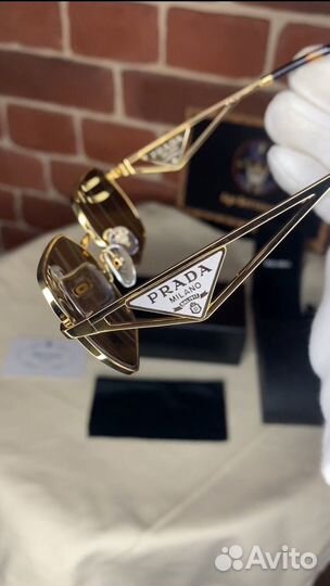 Очки Prada