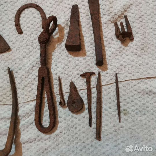 Старинные железные предметы быта и инструмент