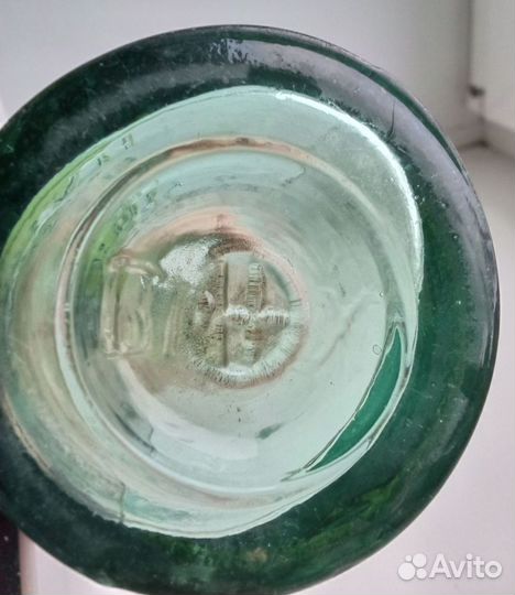 Старинная бутылка Заведение искусств. миниральных