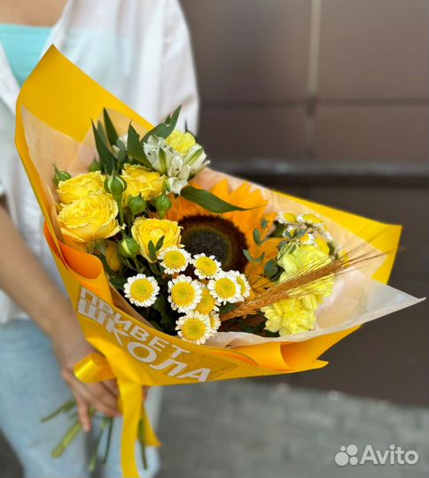 Букет с подсолнухом