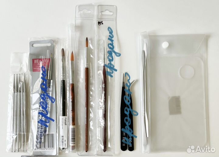 Кисти, палитра, дотсы