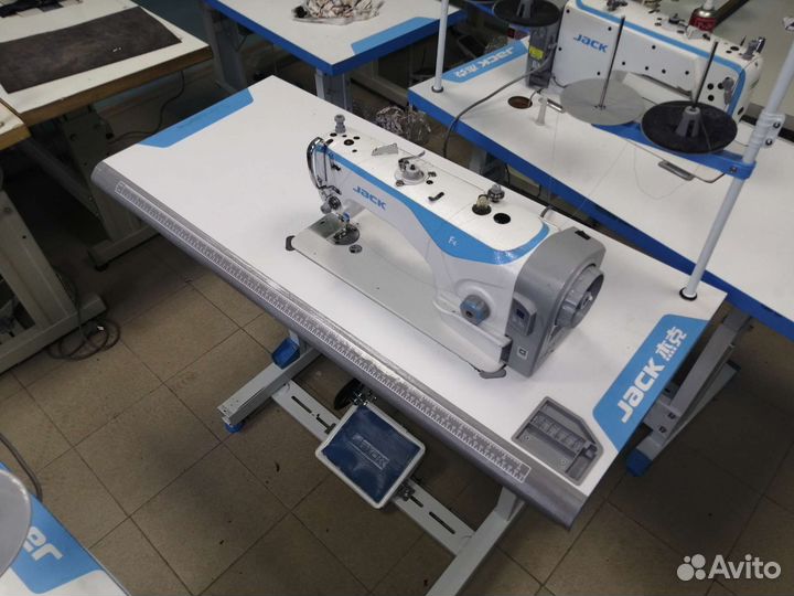 Прямострочная промышленная швейная машина jack