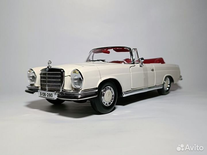 Модель Mercedes-Benz 280SE 1967 Maisto 1:18