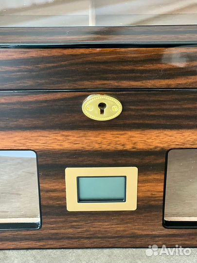 Хьюмидор Lubinski на 100 сигар cо стеклом (новый)