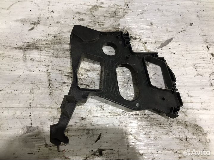 81617010303 Кронштейн усилителя торпедо правый MAN