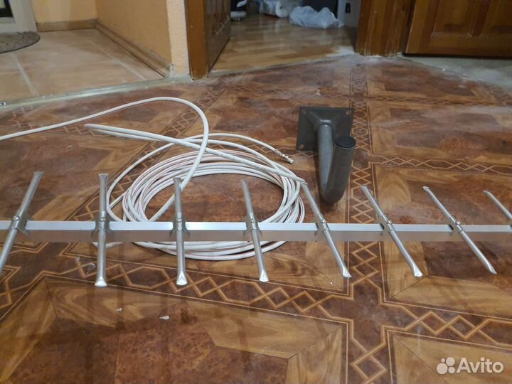 Новая антенна, кронштейн, кабель