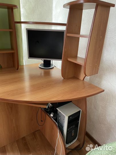 Компьютерный стол