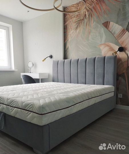 Белая кровать