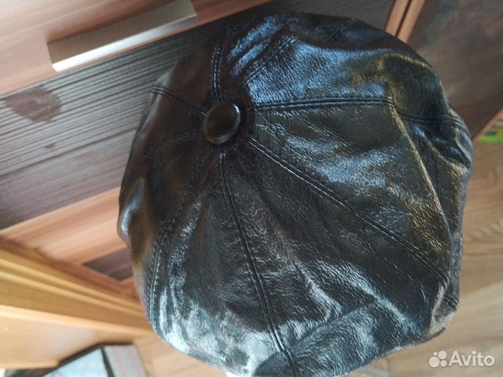 Кепка женская кожа лакированная. Новая