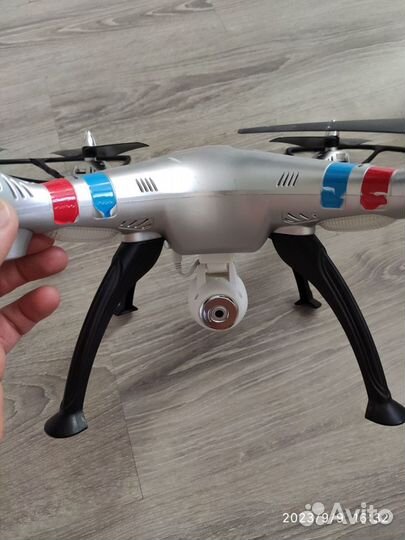 Квадрокоптер Syma X8W с камерой + 2 новые батареи