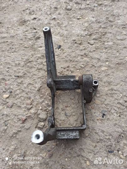 Ауди А4В5 2.4i 30v кронштейн насоса 078 145 383G