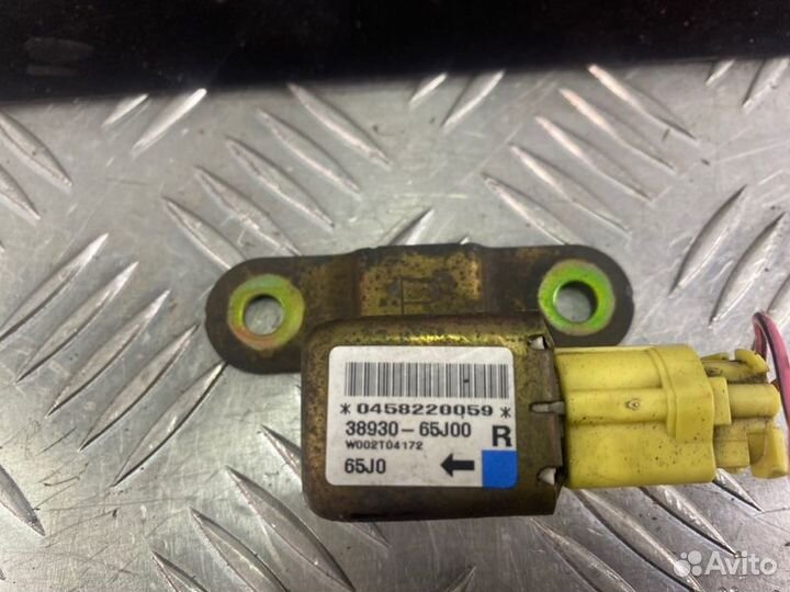 Датчик подушки безопасности передний правый Suzuki