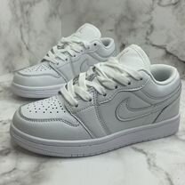 Кроссовки nike air jordan белые