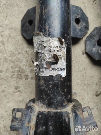 Амортизатор Mercedes V class A4473201300 (правый)