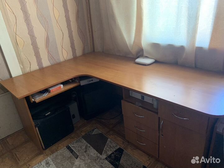 Компьютерный стол большой