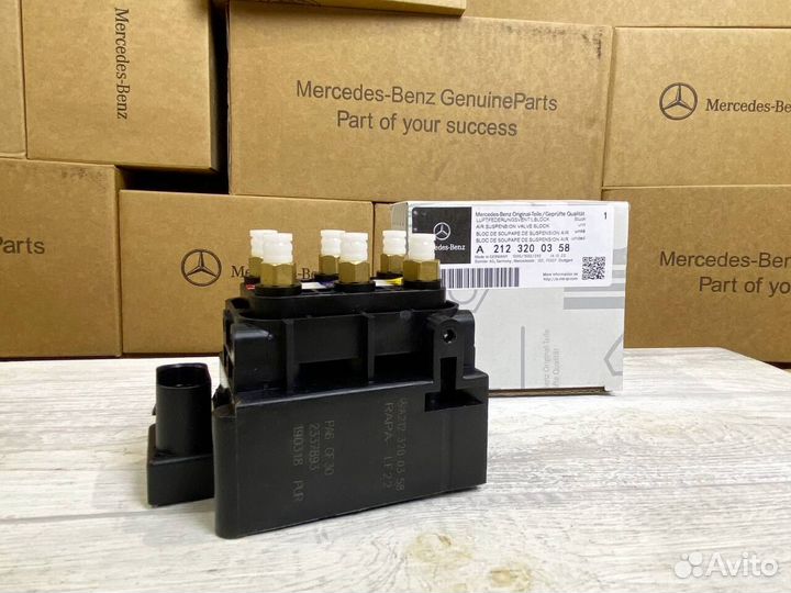 Блок клапанов пневмоподвески Мерс ML GL GLE GLS