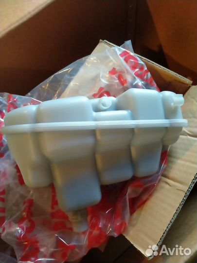 Бачок охлаждающей жидкости Ауди