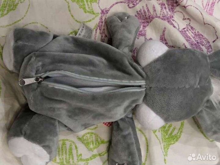 Мягкие игрушки и заяц копилка