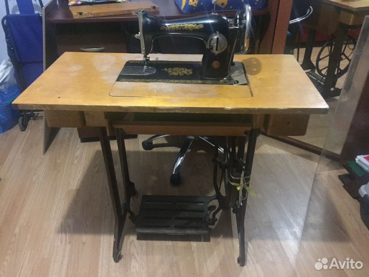 Швейная машинка пзм им. Калинина