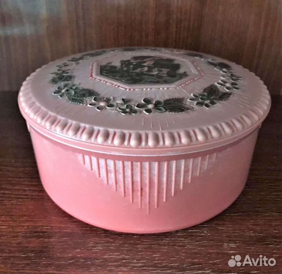 Шкатулка карболитовая «1 мая» СССР