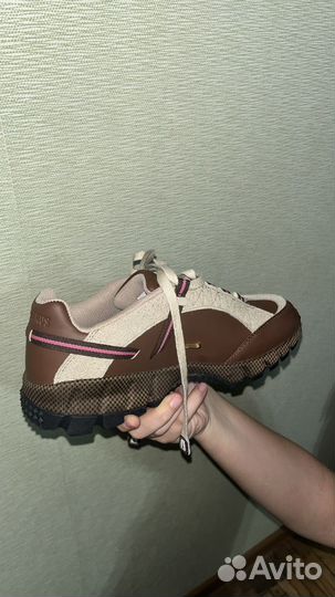 Женские кроссовки