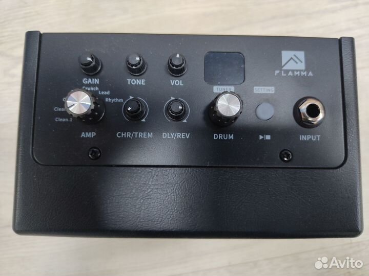 Моделирующий гитарный комбоусилитель