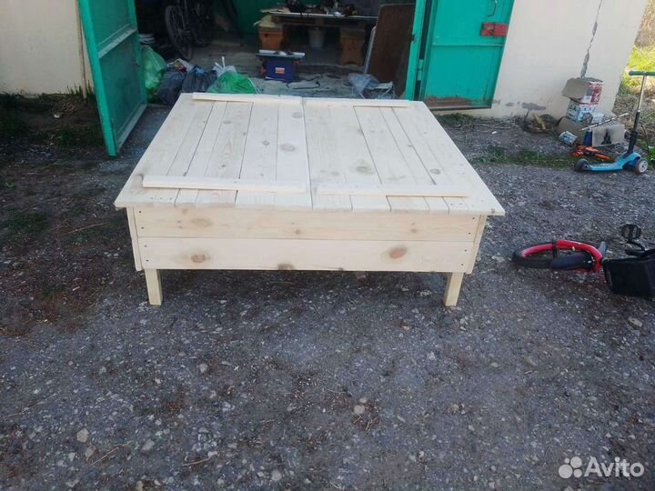 Песочница с крышкой в лавочки