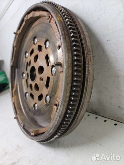 Маховик двухмассовый 2.0 BVY Skoda Octavia A5 1Z