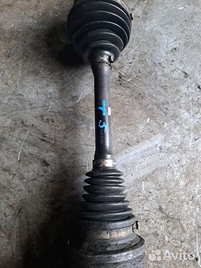 Привод левый Volkswagen Transporter T5