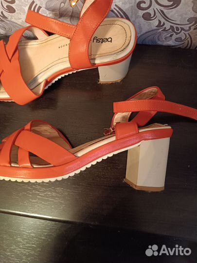 Босоножки женские