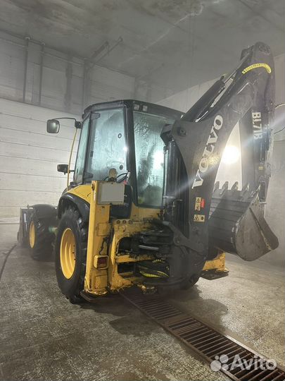 Экскаватор-погрузчик Volvo BL71B, 2011