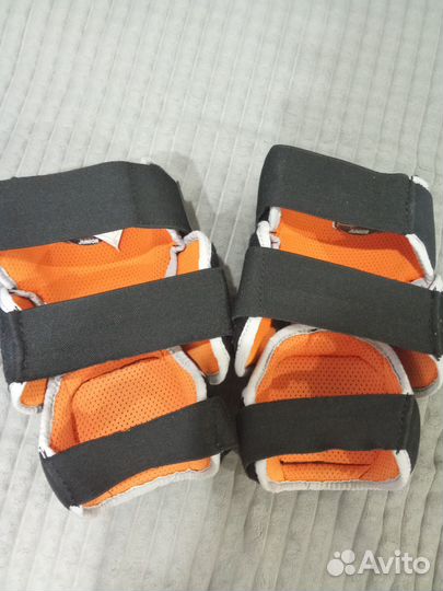 Хоккейные вратарские наколенники