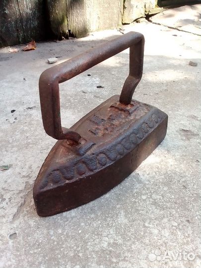 Чугунный утюг